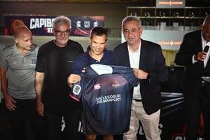 El intendente de la ciudad de Rosario dijo presente en el hipódromo de su ciudad.