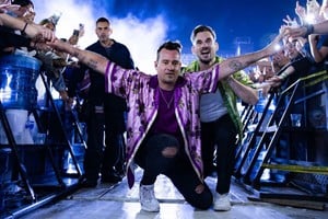 Chano y Bambi Moreno Charpentier en la valla, cerca de su público: ahora será el turno de Santa Fe. Foto: Gentileza producción