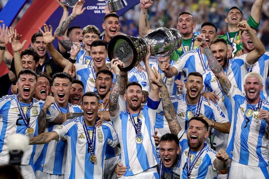 FILE PHOTO: Soccer Football - Copa America 2024 - Final - Argentina v Colombia - Hard Rock Stadium, Miami, Florida, United States - July 15, 2024
Argentina's Lionel Messi lifts the trophy as he celebrates with teammates after winning Copa America 2024 REUTERS/Agustin Marcarian/File Photo