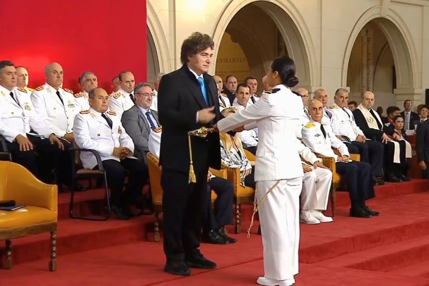 milei entrega sables