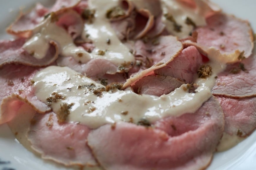 El vitel toné es uno de los platos más representativos de las fiestas en Argentina