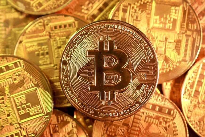 FILE PHOTO: Representation of bitcoin cryptocurrency in this illustration taken September 10, 2025. REUTERS/Dado Ruvic/Illustration/File Photo
