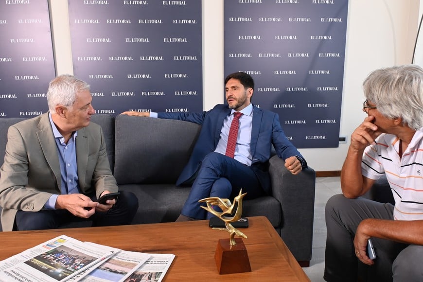 El mandatario no descartó, ante la consulta, la posibilidad de concesionar el puerto santafesino.