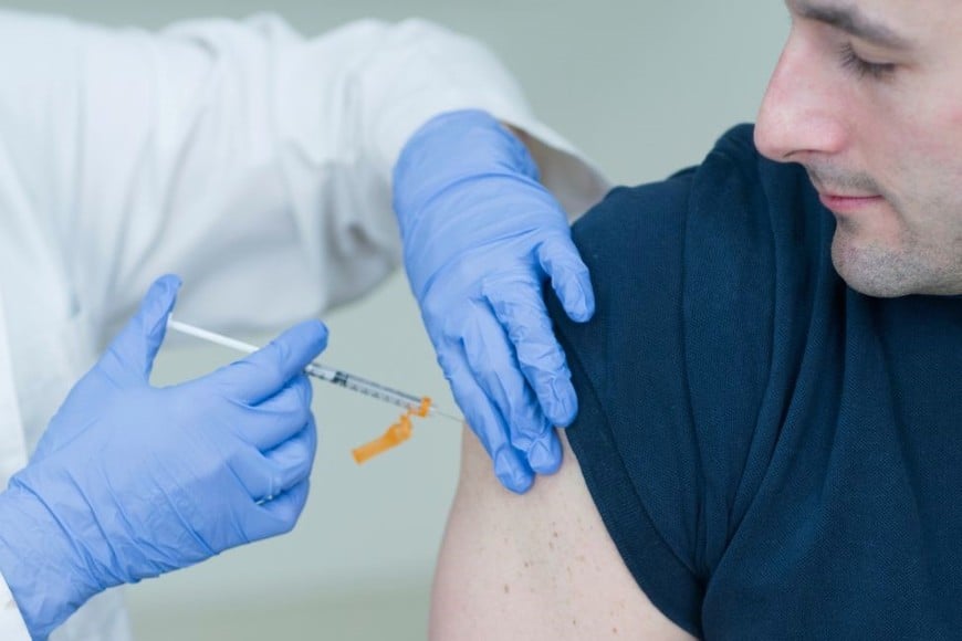 La vacunación es especialmente recomendada para personas con mayor probabilidad de complicaciones