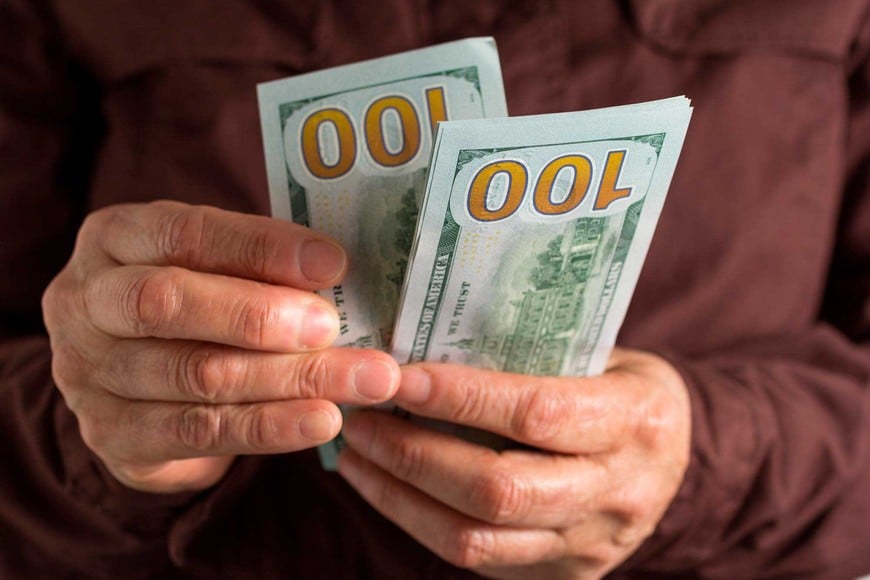 El blue cotizaba a 1485 pesos para la venta.