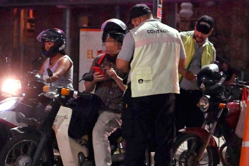 Viajar con casco es obligatorio.