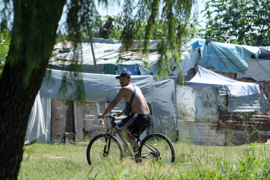 Regreso a casa, en el asentamiento de Los Alisos. Guillermo Di Salvatore.