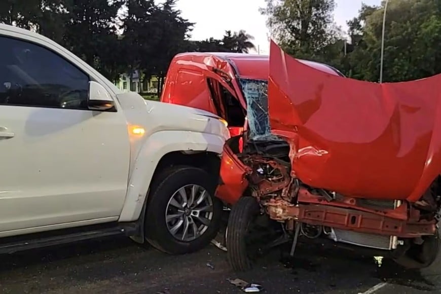 En el incidente estuvieron involucrados tres autos y dos camionetas.