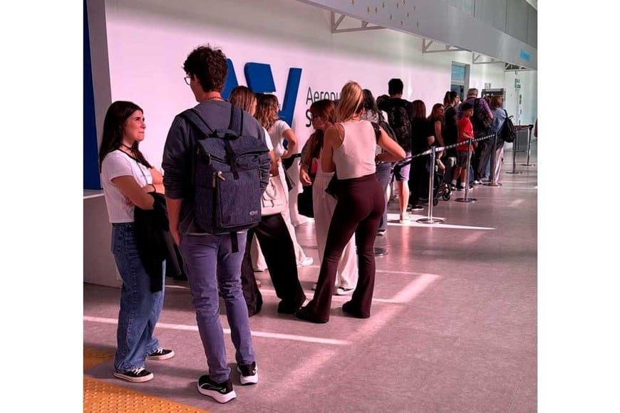 El preembarque se torna tedioso en el aeropuertos santafesino.