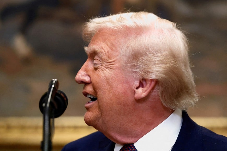 U.S. President Donald Trump makes an announcement about lowering the cost of drug prices, at the Roosevelt Room of the White House in Washington, D.C., U.S., December 19, 2025. REUTERS/Evelyn Hockstein TPX IMAGES OF THE DAY