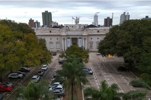 Es una realidad virtuosa santafesina contar en tiempo y forma con el presupuesto, desde hace años, con gestiones de distinto signo político y contextos diferentes. En la imagen, la Legislatura santafesina.