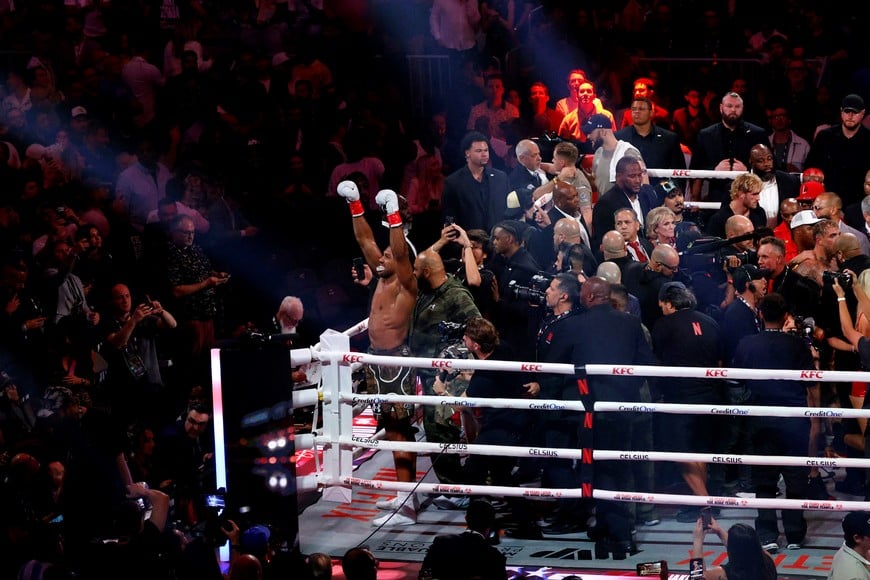 Boxing - Jake Paul v Anthony Joshua - Kaseya Center, Miami, Florida, U.S. - December 19, 2025
Anthony Joshua celebrates winning his fight against Jake Paul REUTERS/Marco Bello