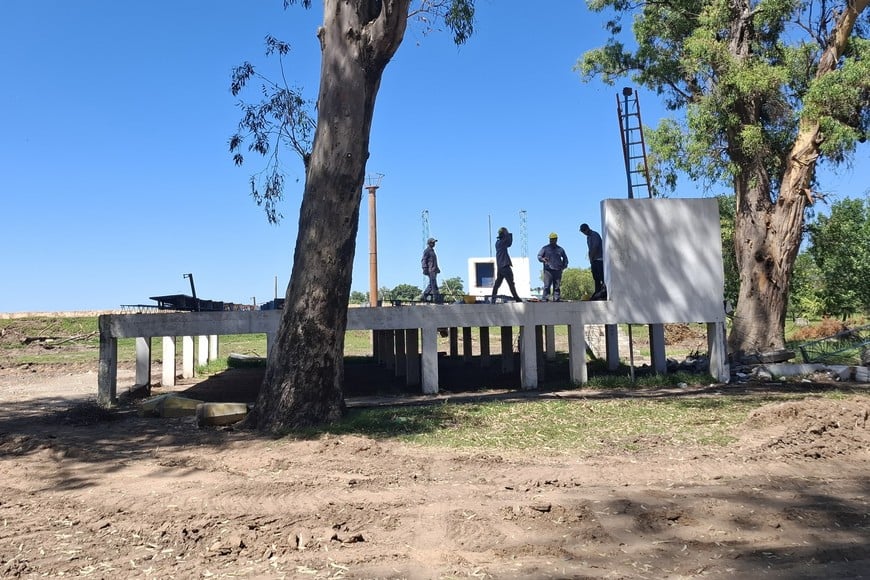 Parte de las tareas sobre la costanera sanjavierina.