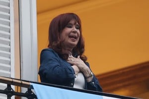 Cristina Fernández de Kirchner fue sometida con éxito a una cirugía de urgencia por un cuadro de apendicitis en el Sanatorio Otamendi de la ciudad de Buenos Aires. 