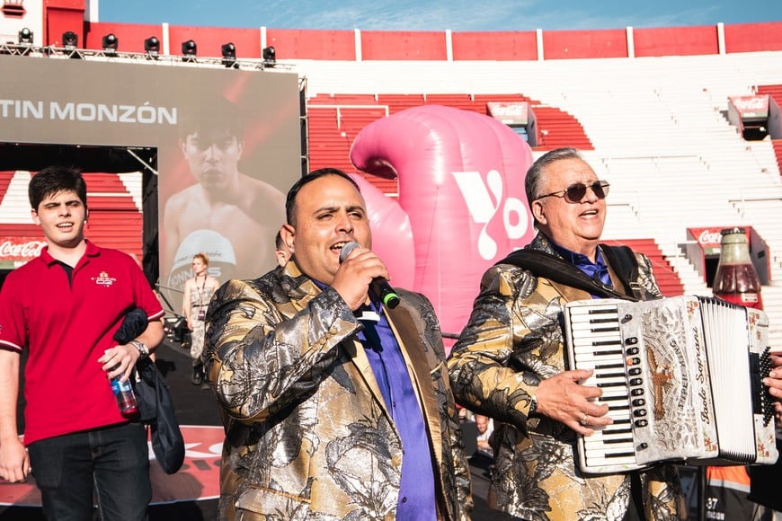 Los Palmeras acompañaron a Agustín Monzón. Fotos: El Litoral