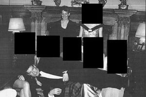 Andrés y Ghislaine Maxwell en Sandringham. Foto: Departamento de Justicia de Estados Unidos