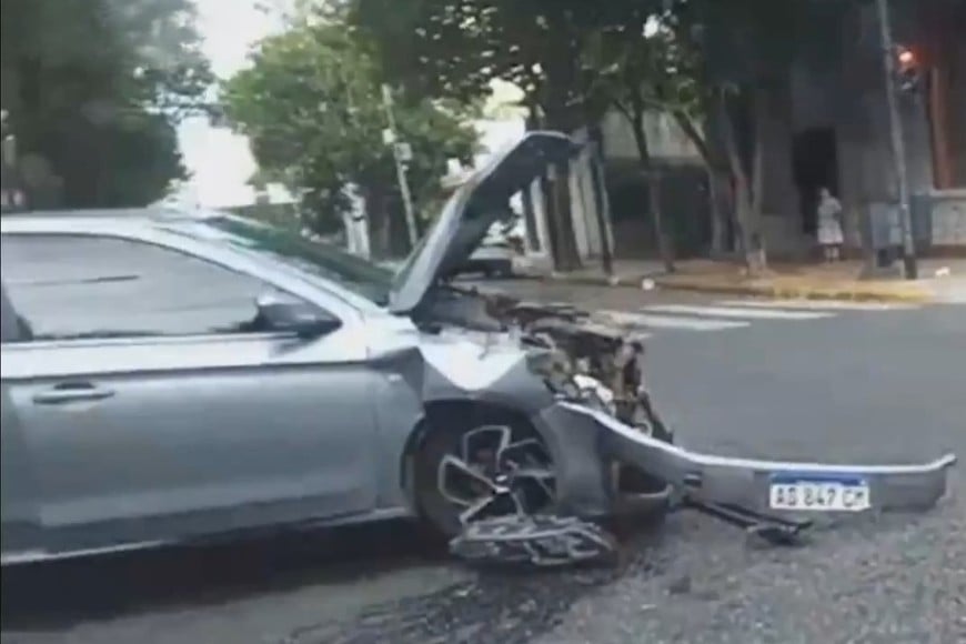 Seis heridos en Flores: condujo cinco cuadras a contramano, chocó y volcó