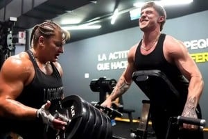 Mazza proyectó un video con la voz de Oliveras antes de subir al ring en Huracán