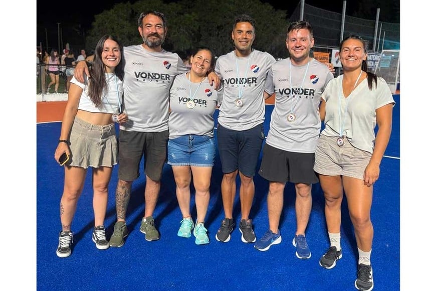 Un grupo homogéneo. Luana Olivera, Nicolás Kakazú, Beatriz Acuña, Maxi Miranda, Lucas Pensiero y Daiana Urbine fueron los responsables de que la final se haya desarrollado de manera excelente. Matías Esquivel