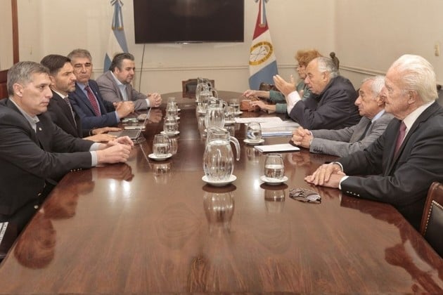El encuentro de Pullaro y miembros de su Gabinete con ministros de la Corte en septiembre de 2024.