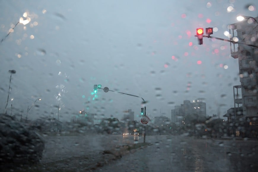 Siguen la humedad y el agua en la capital santafesina. Crédito: Guillermo Di Salvatore