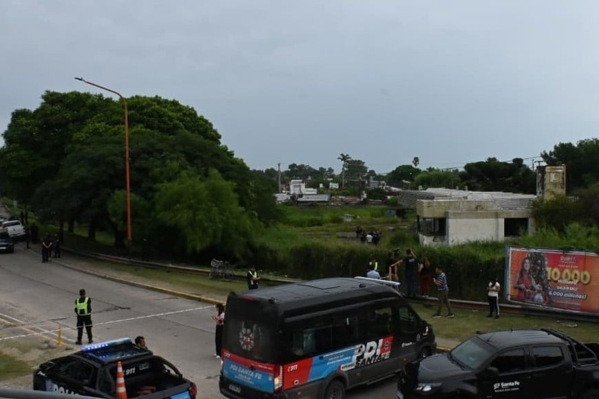 hallan cuerpo en el acceso  a barrio Chalet