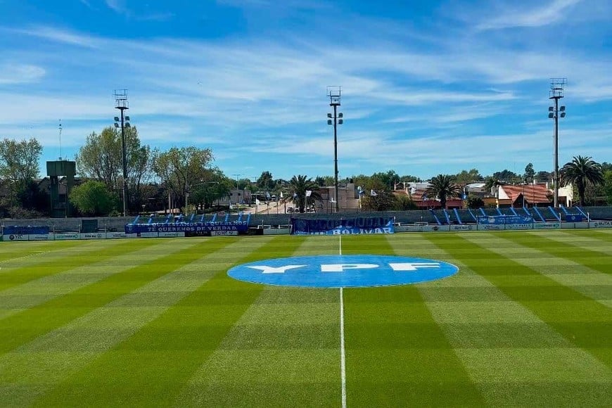 El estadio Eva Perón, donde juega de local.