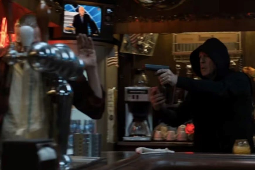 En el minuto 61 de Deseo de matar aparece Gerardo Sofovich en un televisor.