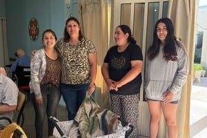 Este tipo de acciones refuerzan la importancia de los vínculos intergeneracionales y demuestran que, muchas veces, los pequeños gestos son los que más abrigan el alma.