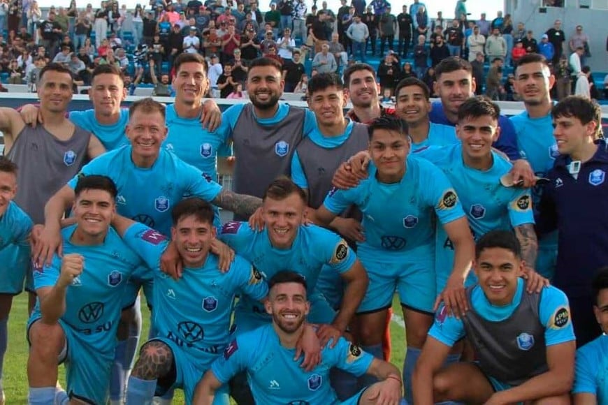 El equipo que ascendió  a Primera Nacional.