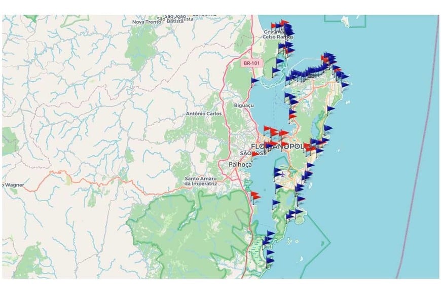 Casi la totalidad de la isla con banderas azules, lo que significa buen estado del agua.