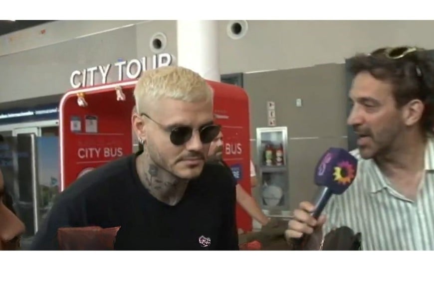 Icardi llegando a Aeroparque. Ni él, ni Suárez quisieron conversar con la prensa.