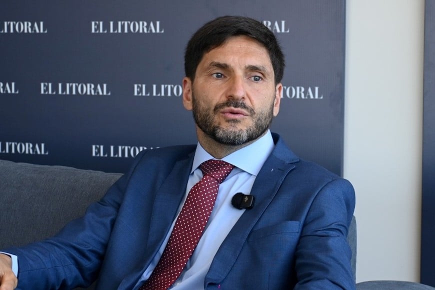 "Vamos por un estado mucho más cercano al ciudadano con los problemas esenciales de la provincia de Santa Fe ya encaminados", aseguró Pullaro en diálogo con El Litoral. Foto: Flavio Raina.