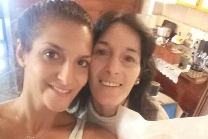 Virginia Ferreyra y Claudia DeldebbiO.