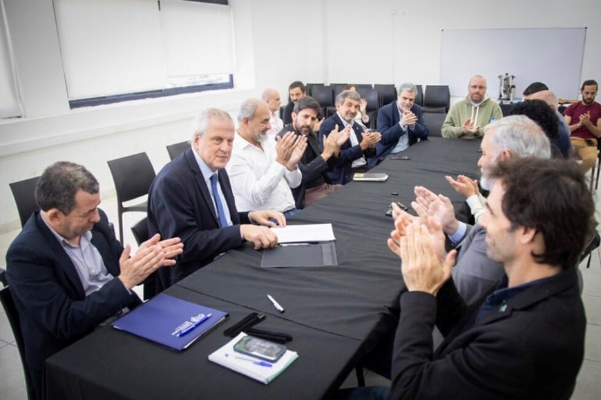 Llegó a la Argentina la primera computadora cuántica para su estudio académico. Crédito: Universidad de Hurlingam.