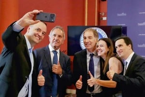 Adorni encabezó el brindis de fin de año con periodistas en Casa Rosada.