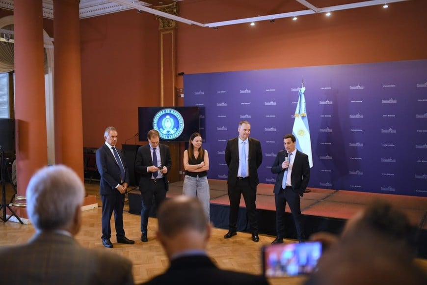 Adorni presentó a Javier Lanari como secretario de Comunicación y Prensa.