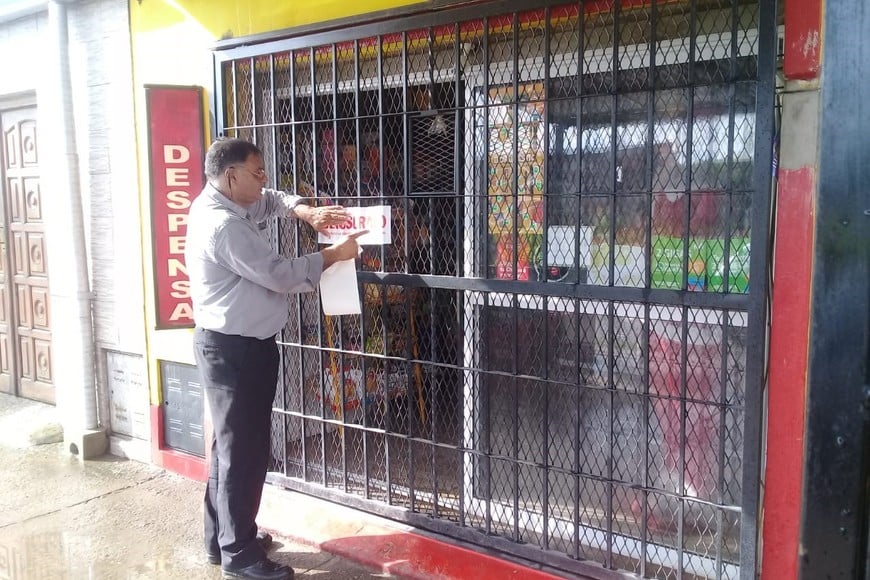 Año 2019. Un local comercial es clausurado por vender pirotecnia. Crédito: Archivo