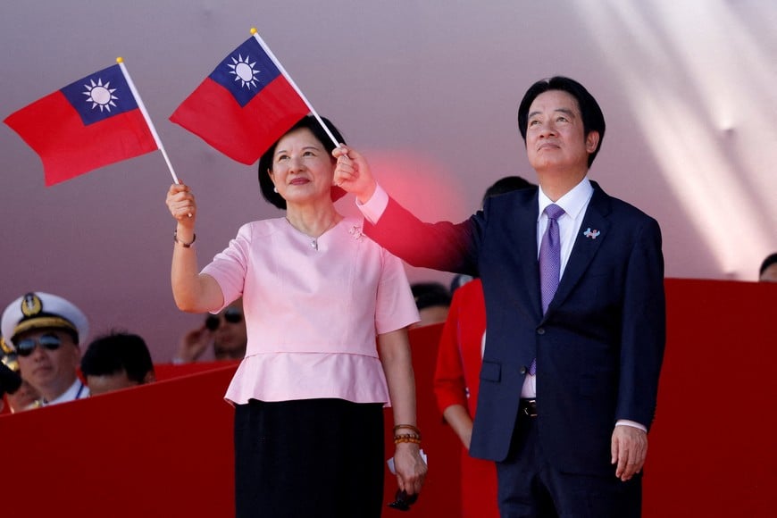 Taiwan President Lai Ching-te and First Lady Wu Mei-ju wave Taiwanese flags during National Day celebrations in Taipei, Taiwan, October 10, 2025. REUTERS/Ann Wang     TPX IMAGES OF THE DAY