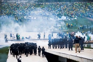 Disturbios frente al Congreso Nacional de Brasil el 8 de enero de 2023. Crédito: REUTERS/Adriano Machado