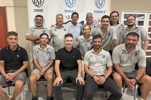 Dirigentes, administrativos e integrantes de prensa de la Liga. Gentileza