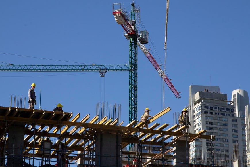 Rosario mostró crecimiento del empleo impulsado por la industria y la construcción.