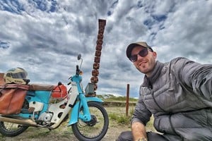 Lugares y más lugares, recorrió Pablito Viajero en su moto 90cc. Gentileza.