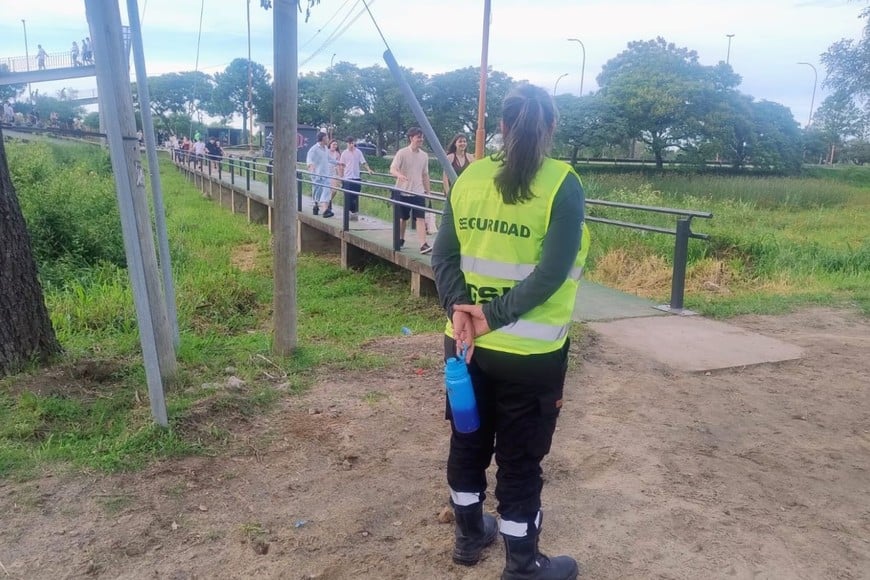 Personal municipal reforzó los controles y cortes de tránsito durante la madrugada.
