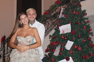 La imagen, mostrada por la propia Suárez en sus historias de Instagram, combinó el espíritu navideño con el mundo del fútbol.