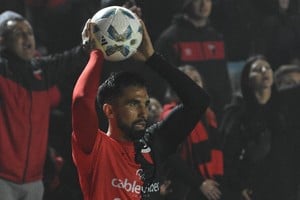 El club espera la notificación oficial sobre la inhibición relacionada con Espínola. Crédito: Archivo El Litoral.