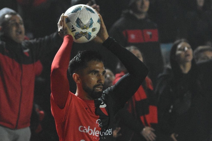 El club espera la notificación oficial sobre la inhibición relacionada con Espínola. Crédito: Archivo El Litoral.