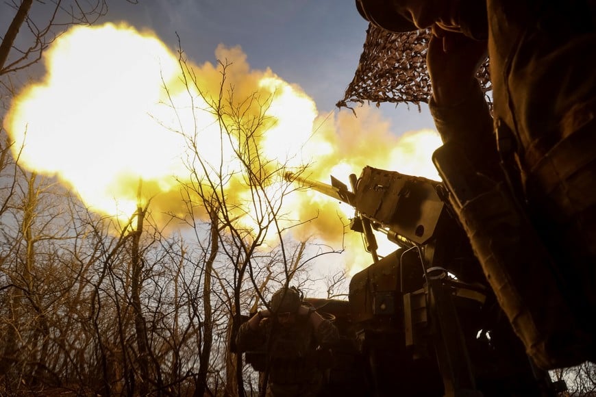Servicemen of the 148th Separate Artillery Zhytomyr Brigade of the Armed Forces of Ukraine  fire a Caesar self-propelled howitzer towards Russian troops at a position on the front line, amid Russia's attack on Ukraine, near the frontline town of Pokrovsk in Donetsk region, Ukraine November 23, 2025. REUTERS/Anatolii Stepanov