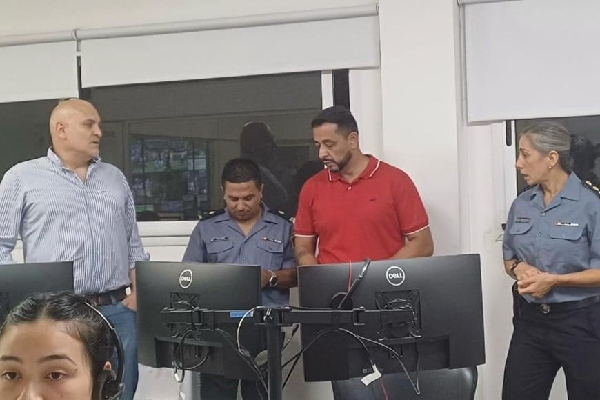 Montenotte y De Lima recorrieron el centro de monitoreo en el ministerio de Justicia y Seguridad. Foto: Ministerio de Justicia y Seguridad.