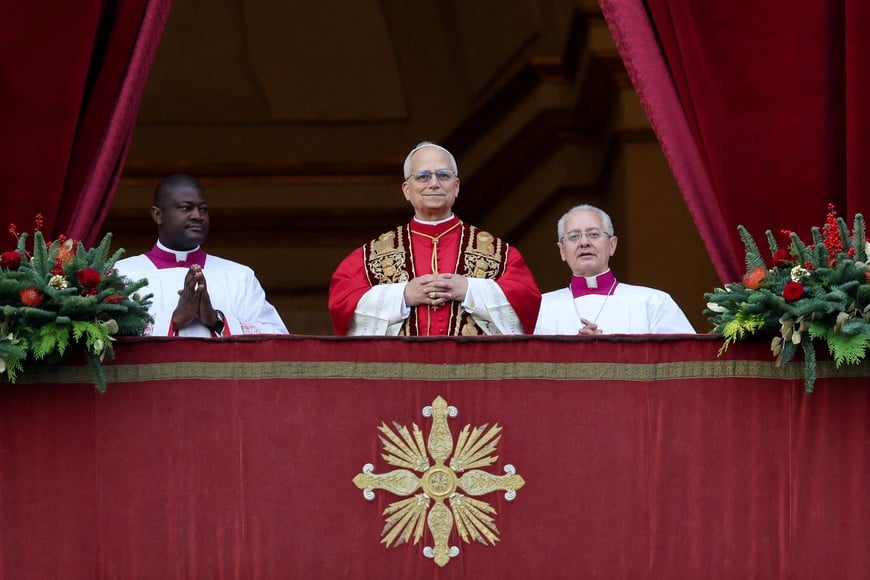 Pope Leo XIV stands on the main balcony of St. Peter's Basilica to deliver the traditional Christmas Day Urbi et Orbi speech to the city and the world, at the Vatican, December 25, 2025. REUTERS/Yara Nardi